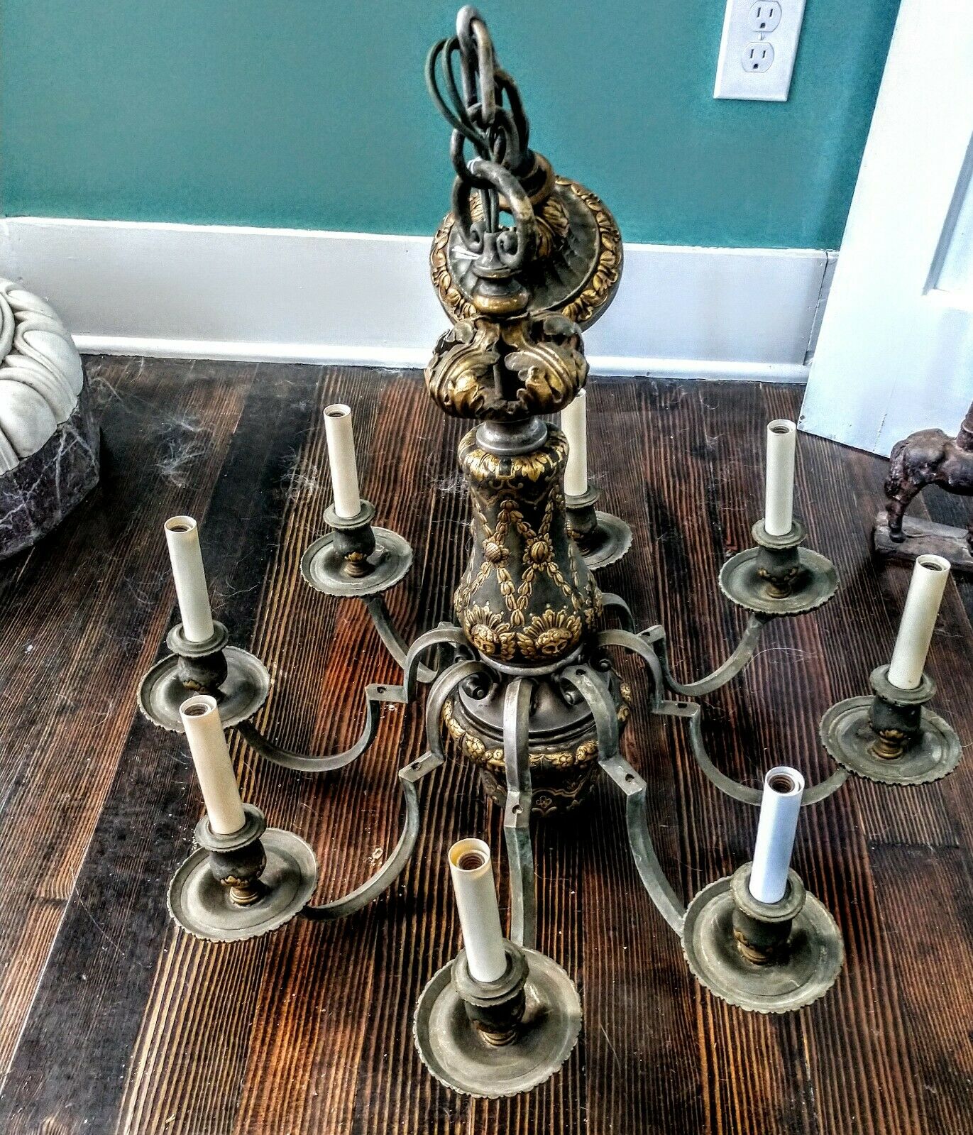 ⭐ Magnificent 8-arm Caldwell Renaissance Revival Chandelier!! Offers Welcome